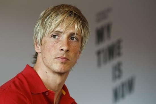 Kiểu tóc phù hợp với khuôn mặt nhỏ của Fernando Torres