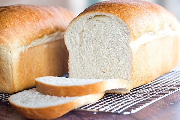 Có nên ăn nhiều bánh mì trắng? | Vinmec