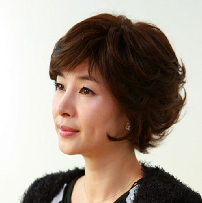 Top 10 Kiểu tóc uốn đẹp cho nữ trung niên thịnh hành nhất hiện nay | ThanKinhToc.vn