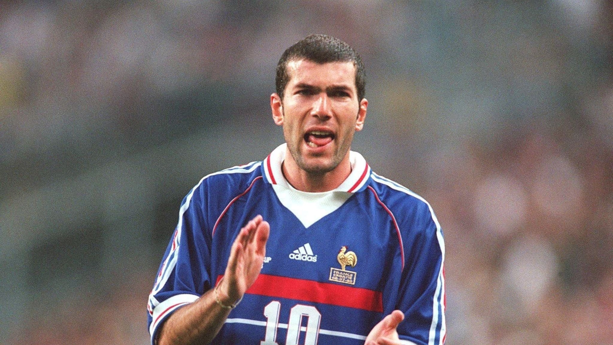 Đôi nét về cầu thủ bóng đá, huấn luyện viên tài ba Zinedine Zidane
