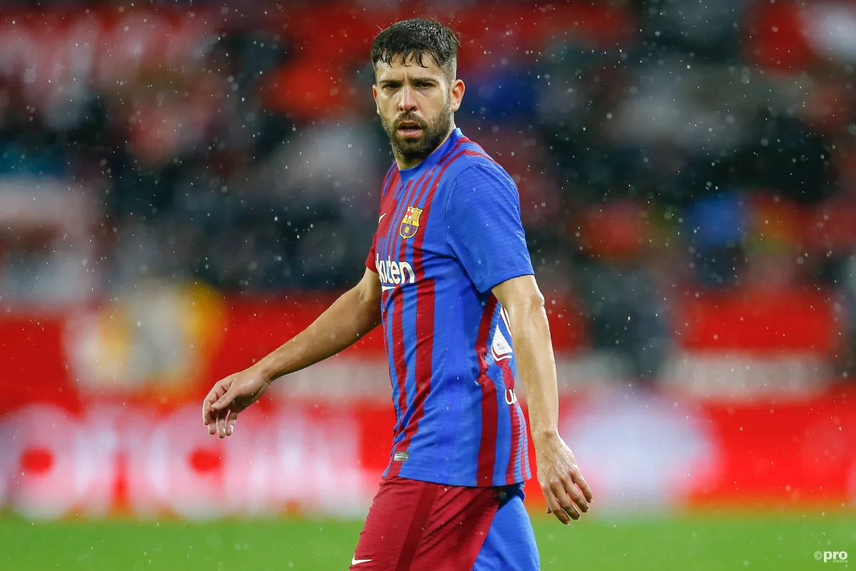 Jordi Alba phủ nhận việc Barcelona giảm hợp đồng | FootballTransfers US